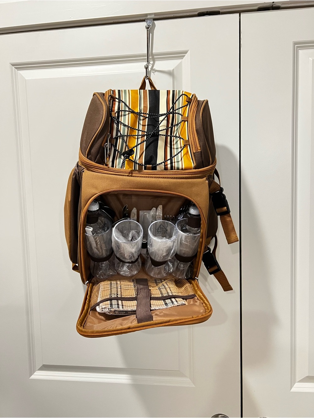 Hap Tim Insulated Picnic Backpack Cooler in Mustard and Brown Services for 4